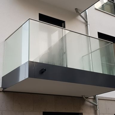 Glasgeländer